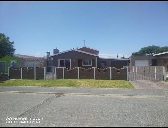 4 BEDROOM HOUSE FOR SALE IN UITSIG
